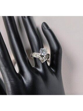 Vintage Ladies Solitair CZ with accent Baguettes Sterling 925 4.8g Ring Finger S